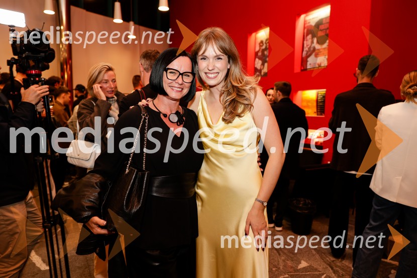  ... ;  Melani Mekicar, radijska in televizijska voditeljicaSam prjatla, premiera komedije Melani Mekicar in Žan Papič