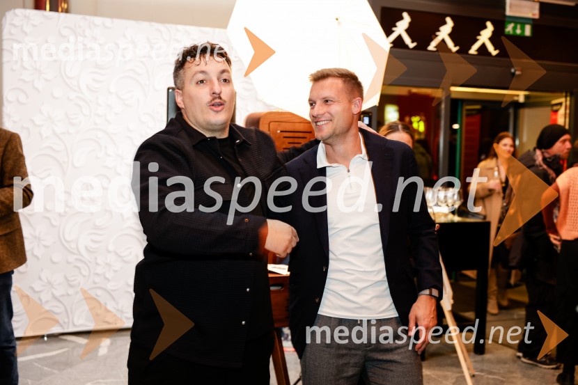  Žan  Papič, stand up komik;  ... Sam prjatla, premiera komedije Melani Mekicar in Žan Papič