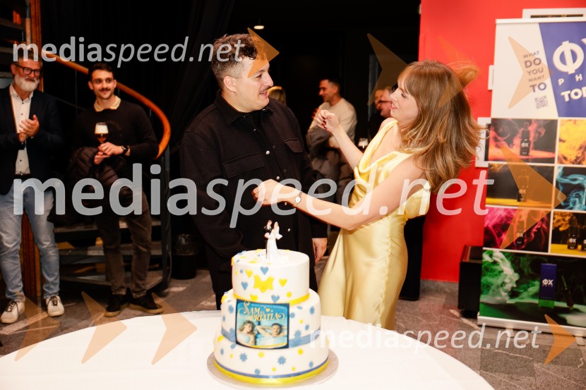  Žan  Papič, stand up komik;  Melani Mekicar, radijska in televizijska voditeljicaSam prjatla, premiera komedije Melani Mekicar in Žan Papič