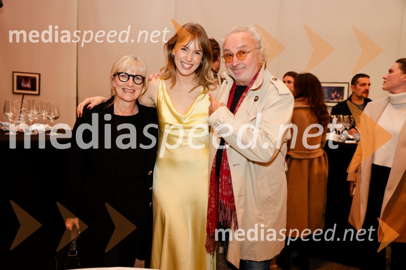  ... ;  Melani Mekicar, radijska in televizijska voditeljica;  ... Sam prjatla, premiera komedije Melani Mekicar in Žan Papič