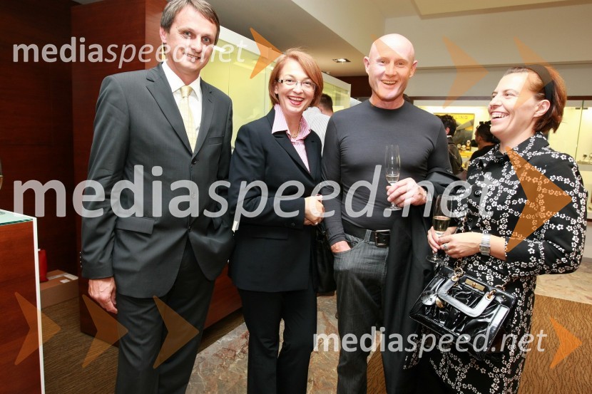 Tomaž Kancler, arhitekt, Mirjana Koren, direktorica Pokrajinskega muzeja Maribor, Emil Šarkanj, lastnik galerije Hest in soproga BojanaCartier, odprtje trgovine