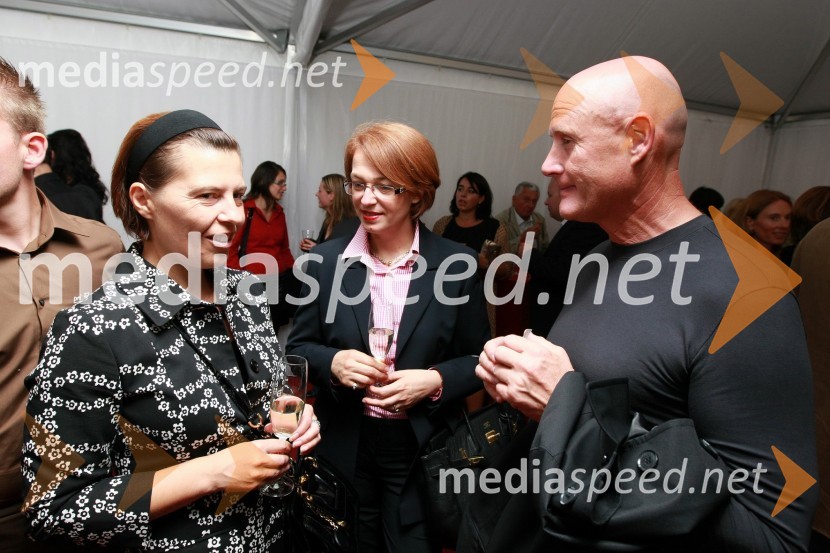 Mirjana Koren, direktorica Pokrajinskega muzeja Maribor ter Emil Šarkanj, lastnik galerije Hest in soproga BojanaCartier, odprtje trgovine