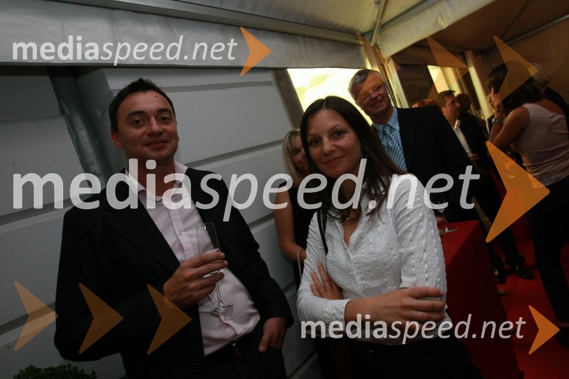 Goran Dragičević, direktor podjetja Citytime Banja Luka in Urška Novak, direktorica marketinga v podjetju SlowatchCartier, odprtje trgovine