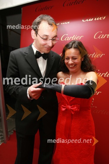 Tadej Toš, povezovalec prireditve in igralec in Darja Švajger, pevkaCartier, odprtje trgovine