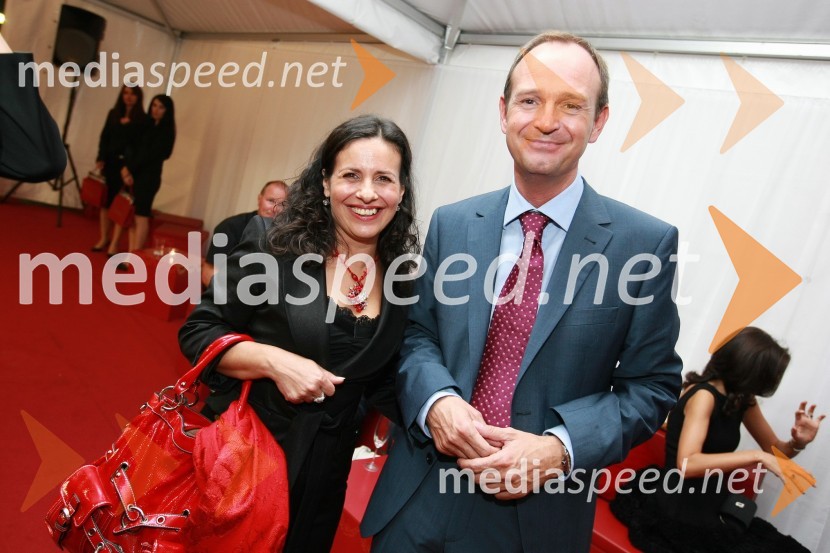 Darja Švajger, pevka in Martin Schmidt, regijski manager Cartier za Vzhodno EvropoCartier, odprtje trgovine