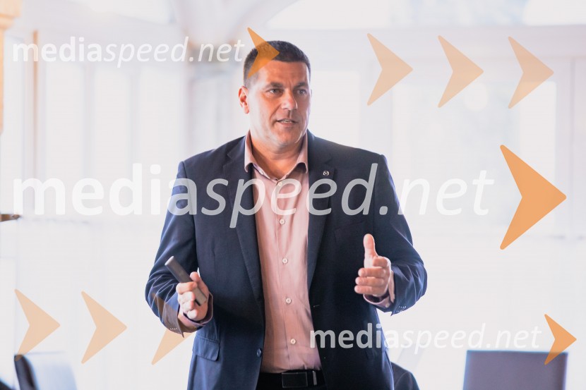 Nova električna Mazda 6e