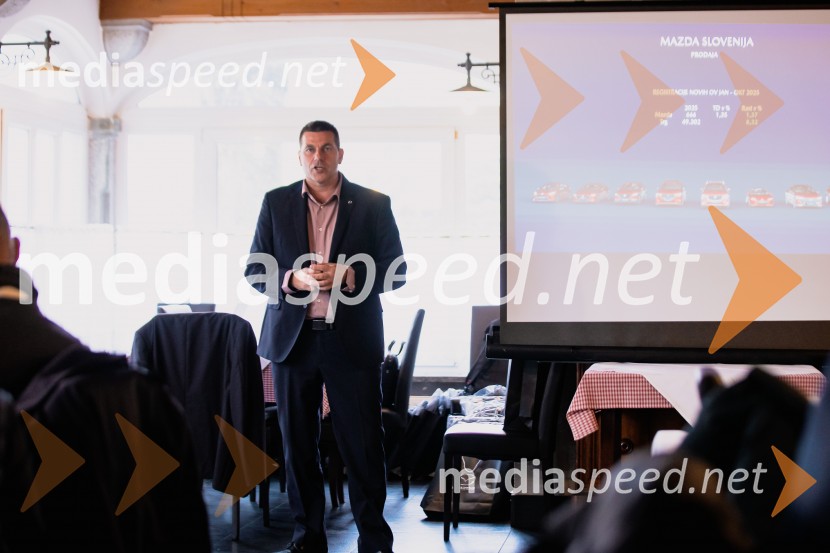 Nova električna Mazda 6e