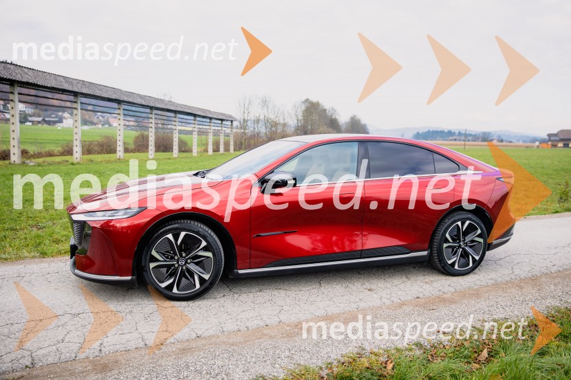 Nova električna Mazda 6e