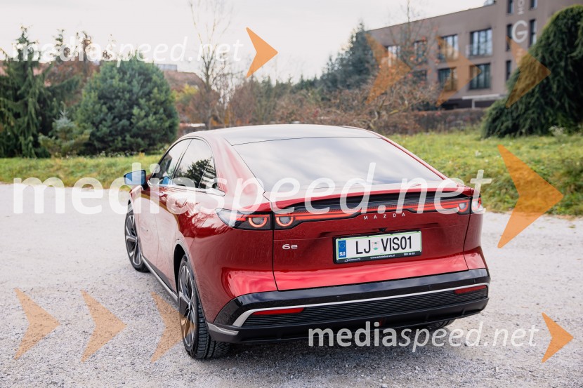 Nova električna Mazda 6e