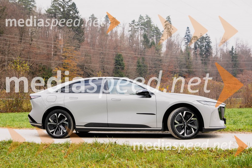 Nova električna Mazda 6e