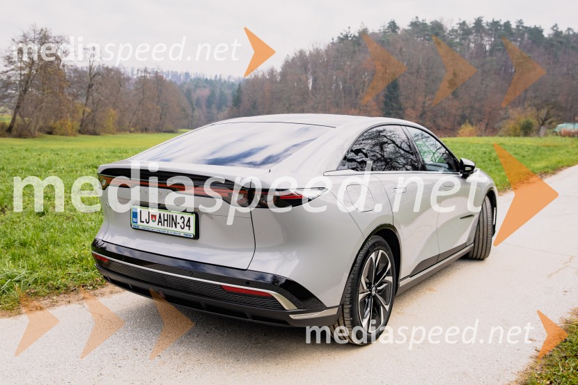 Nova električna Mazda 6e