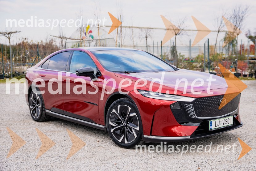 Nova električna Mazda 6e