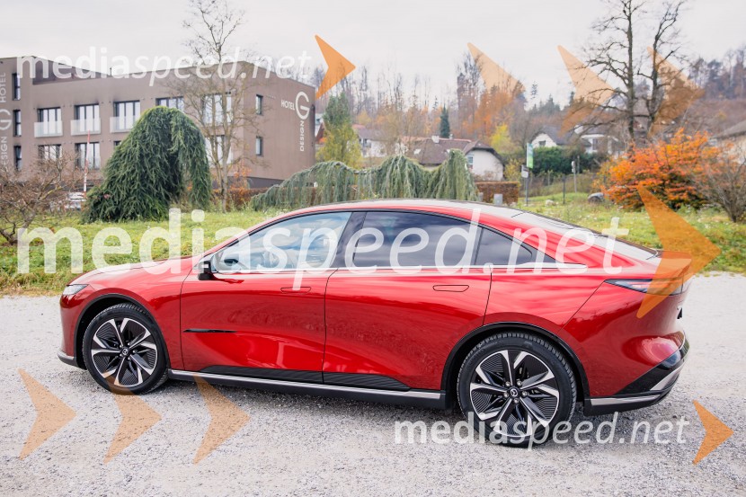 Nova električna Mazda 6e