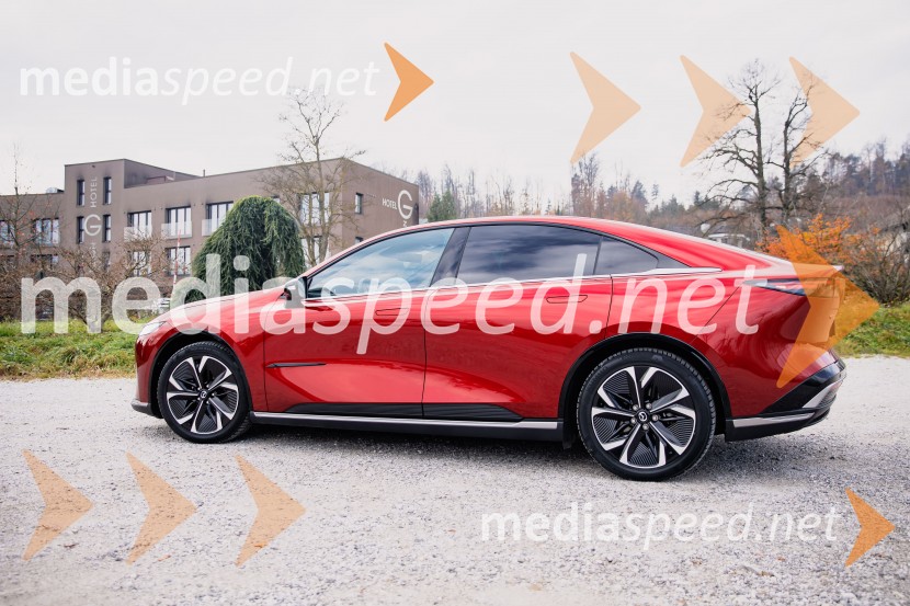 Nova električna Mazda 6e