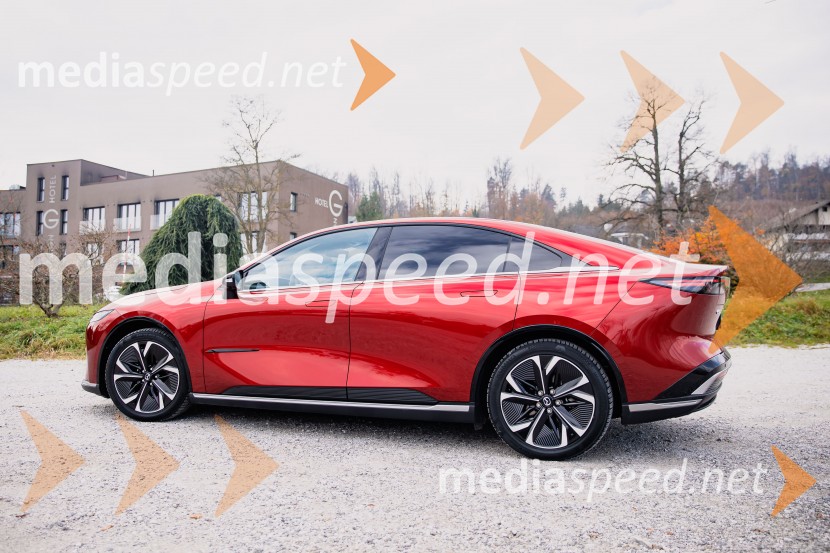 Nova električna Mazda 6e