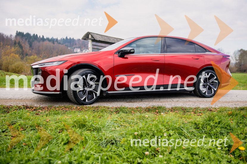 Nova električna Mazda 6e