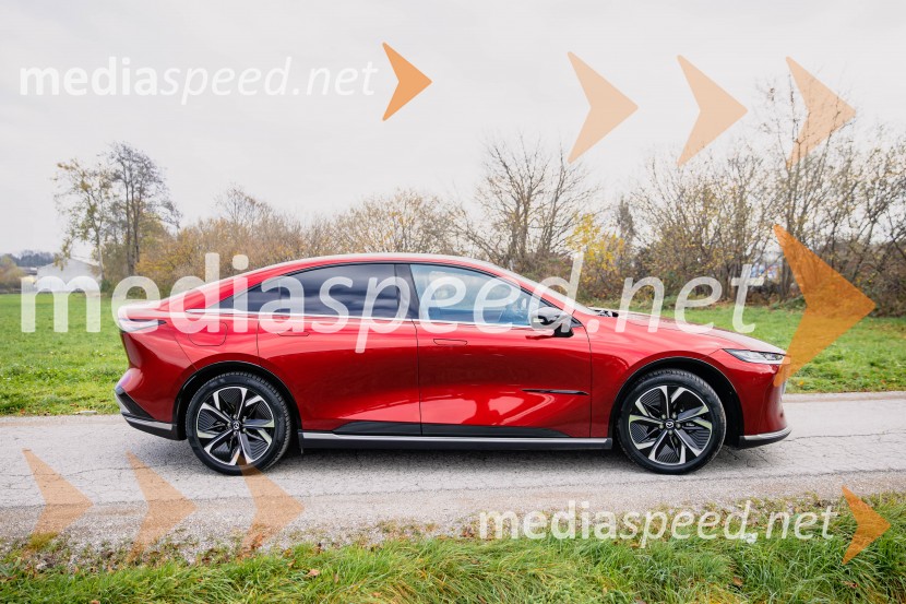 Nova električna Mazda 6e