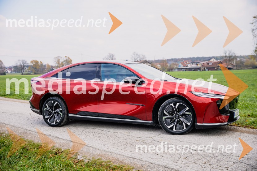 Nova električna Mazda 6e