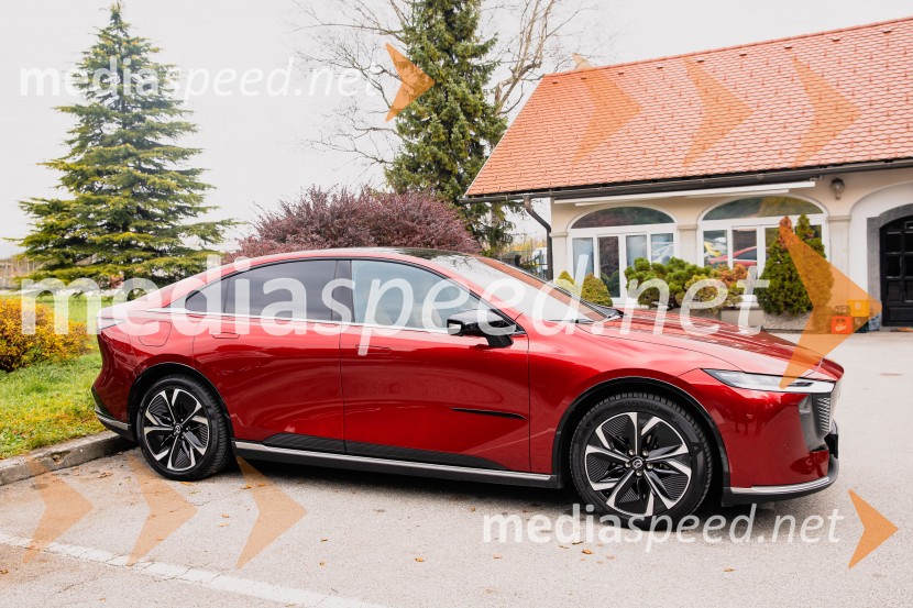 Nova električna Mazda 6e