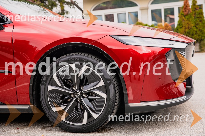 Nova električna Mazda 6e