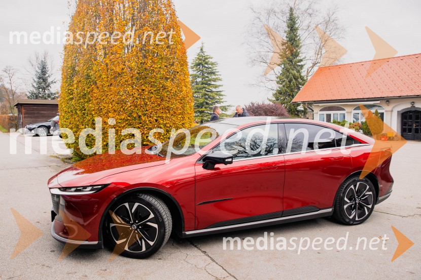 Nova električna Mazda 6e