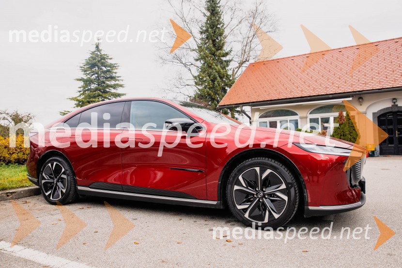 Nova električna Mazda 6e