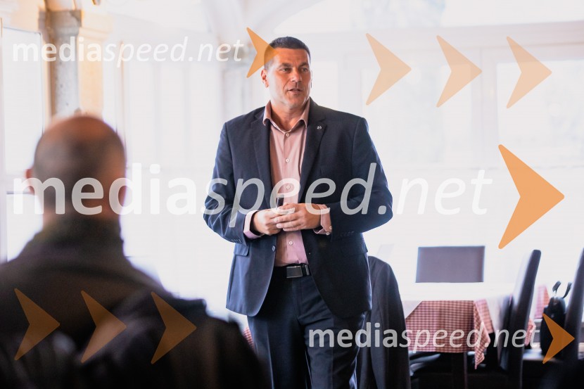 Nova električna Mazda 6e