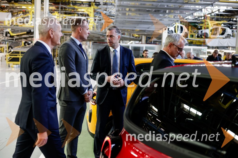  ... ;  ... ;  Gregor Macedoni, župan, Mestna občina Novo mestoRenault Twingo E-Tech electric: prihodnost mestne mobilnosti