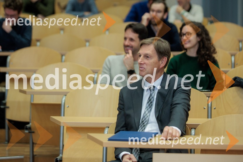 Pogovor s prof. dr. Adamom M. Grantom