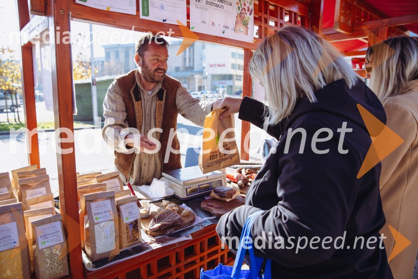 Tržnica lokalnih dobrot v Kranju