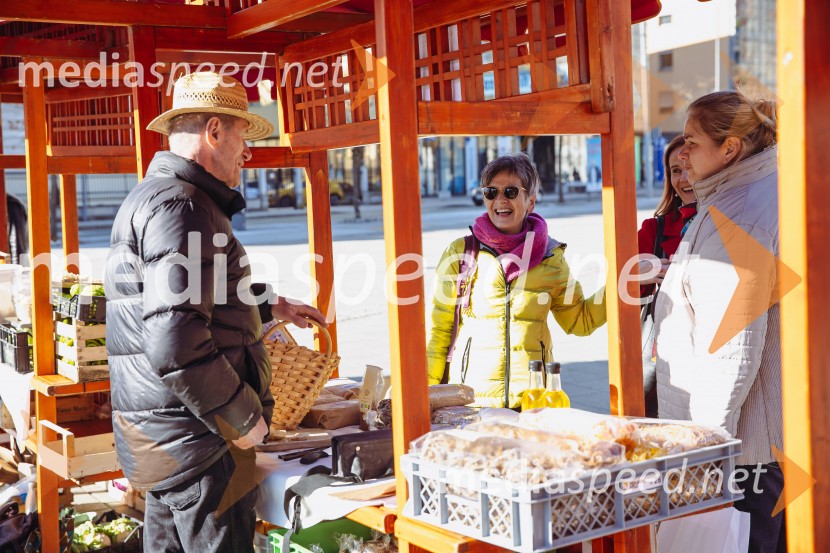 Tržnica lokalnih dobrot v Kranju