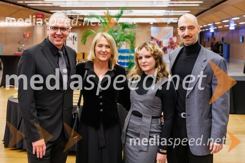  Marko  Naberšnik, režiser in scenarist;  ... ;  ... ;  ... 36. Liffe – Ljubljanski mednarodni filmski festival in premiera filma Belo se pere na devedeset