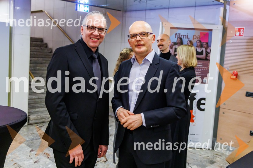  Marko  Naberšnik, režiser in scenarist;  Simon Popek, vodja filmskega programa Cankarjevega doma36. Liffe – Ljubljanski mednarodni filmski festival in premiera filma Belo se pere na devedeset