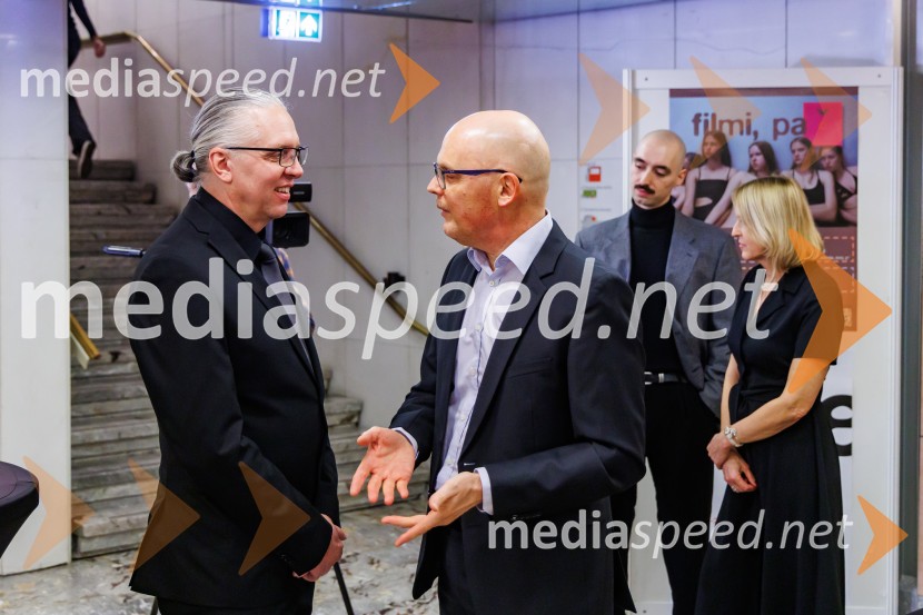  Marko  Naberšnik, režiser in scenarist;  Simon Popek, vodja filmskega programa Cankarjevega doma36. Liffe – Ljubljanski mednarodni filmski festival in premiera filma Belo se pere na devedeset