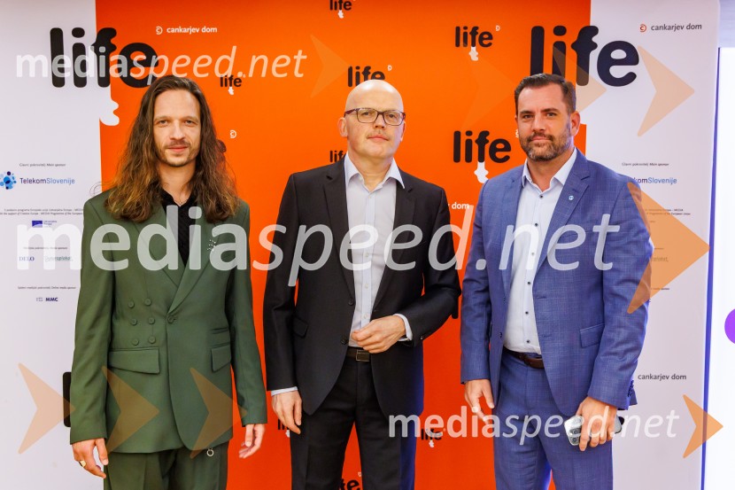  Peter Baroš, direktor kulturno-umetniškega programa Cankarjevega doma;  Simon Popek, vodja filmskega programa Cankarjevega doma;  ... 36. Liffe – Ljubljanski mednarodni filmski festival in premiera filma Belo se pere na devedeset