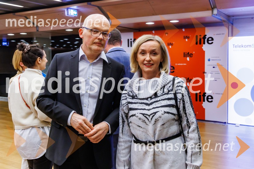  Simon Popek, vodja filmskega programa Cankarjevega doma;  Nataša Bučar, direktorica, Slovenski filmski center36. Liffe – Ljubljanski mednarodni filmski festival in premiera filma Belo se pere na devedeset
