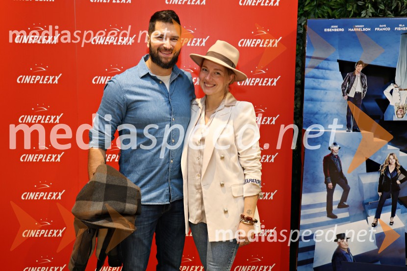  Uroš Bitenc, moderator, vplivnež;  Antea Mramor Bitenc, igralka, voditeljicaZdaj me vidiš, zdaj me ne vidiš 3, premiera filma v Cineplexxu