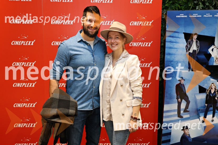  Uroš Bitenc, moderator, vplivnež;  Antea Mramor Bitenc, igralka, voditeljicaZdaj me vidiš, zdaj me ne vidiš 3, premiera filma v Cineplexxu