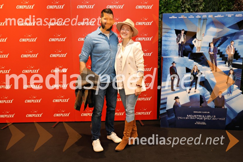  Uroš Bitenc, moderator, vplivnež;  Antea Mramor Bitenc, igralka, voditeljicaZdaj me vidiš, zdaj me ne vidiš 3, premiera filma v Cineplexxu