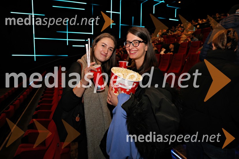  ... ;  Eva Godina, Radio 1Zdaj me vidiš, zdaj me ne vidiš 3, premiera filma v Cineplexxu