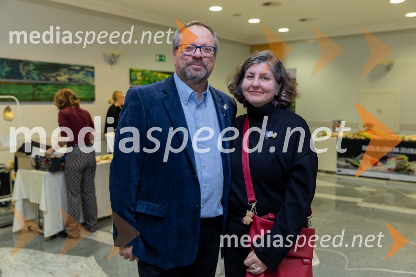 Roza oktober in moška moda, humanitarn modna revija