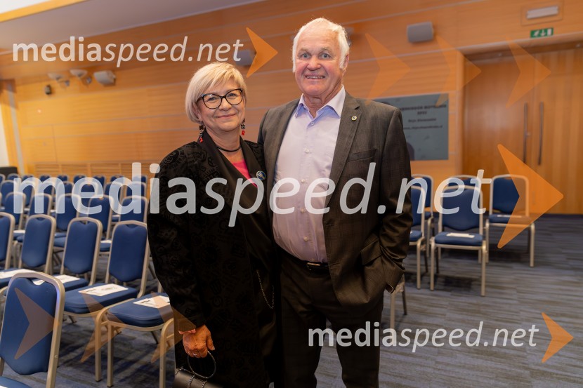 Roza oktober in moška moda, humanitarn modna revija