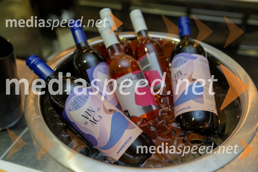 Roza oktober in moška moda, humanitarn modna revija