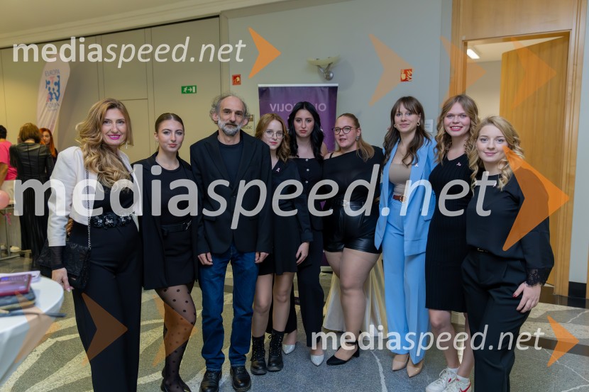 Roza oktober in moška moda, humanitarn modna revija