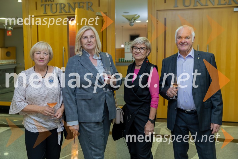 Roza oktober in moška moda, humanitarn modna revija