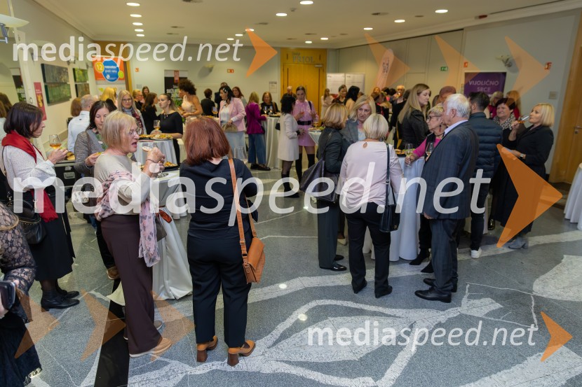 Roza oktober in moška moda, humanitarn modna revija