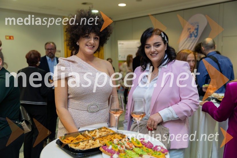 Roza oktober in moška moda, humanitarn modna revija