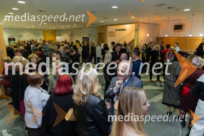 Roza oktober in moška moda, humanitarn modna revija