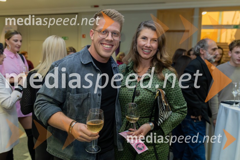 Roza oktober in moška moda, humanitarn modna revija