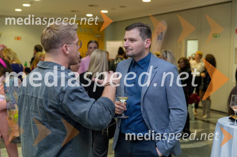 Roza oktober in moška moda, humanitarn modna revija